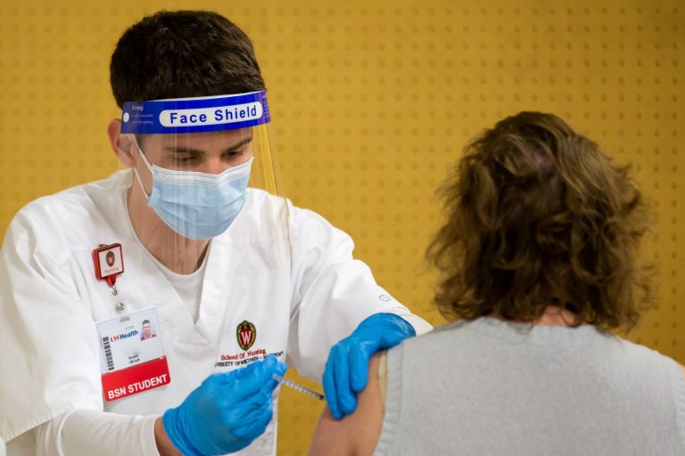 UW Madison School of Nursing BSN student gives COVID vaccination